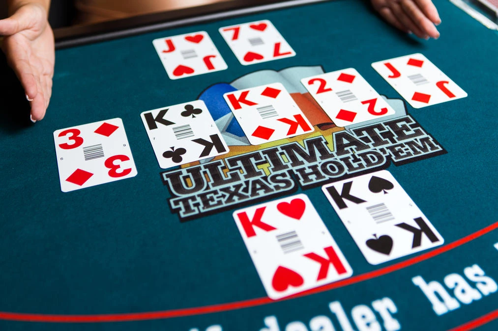 rozgrywka-i-zasady-gry-ultimate-texas-holdem